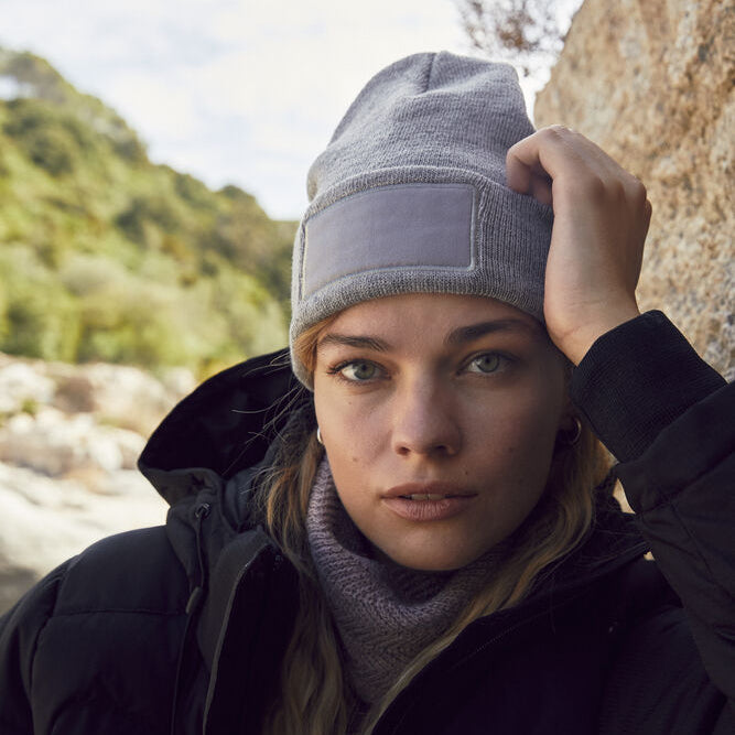 Strikkelue Med Patch, Hubert